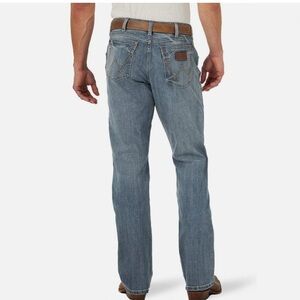 EUC 36x30 Wrangler Retro Relaxed Boot Cut Jeans